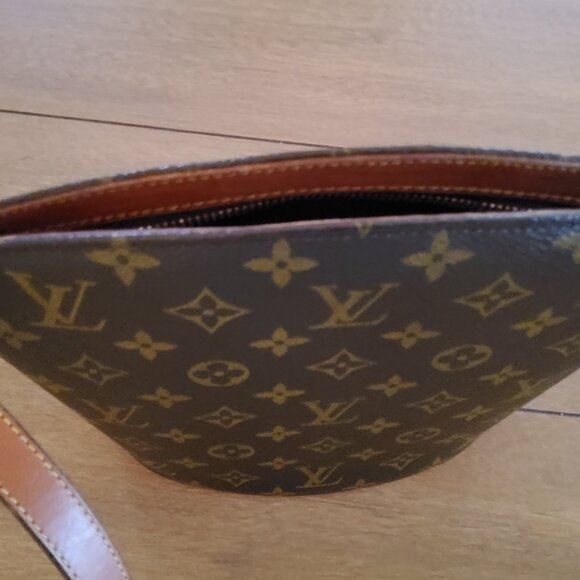 Louis Vuitton Drouot Crossbody Handbag - Picture 8 of 16